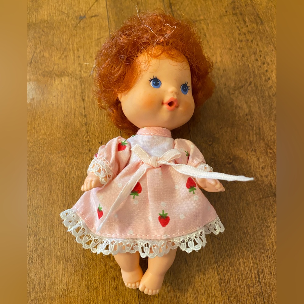 Vintage 1984 Kenner Berry Baby Strawberry Shortcake Doll Pink Strawberry Dress